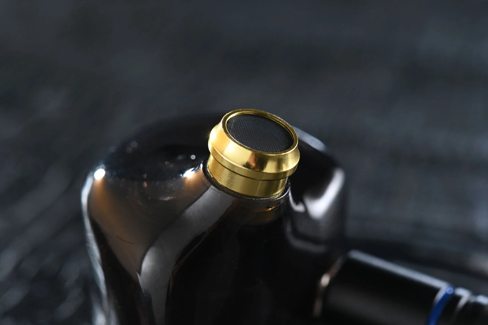 TangZu Waner SG 2 Dynamic Driver IEM Earphone 3.5mm 4.4mm Type-C Plug White Black