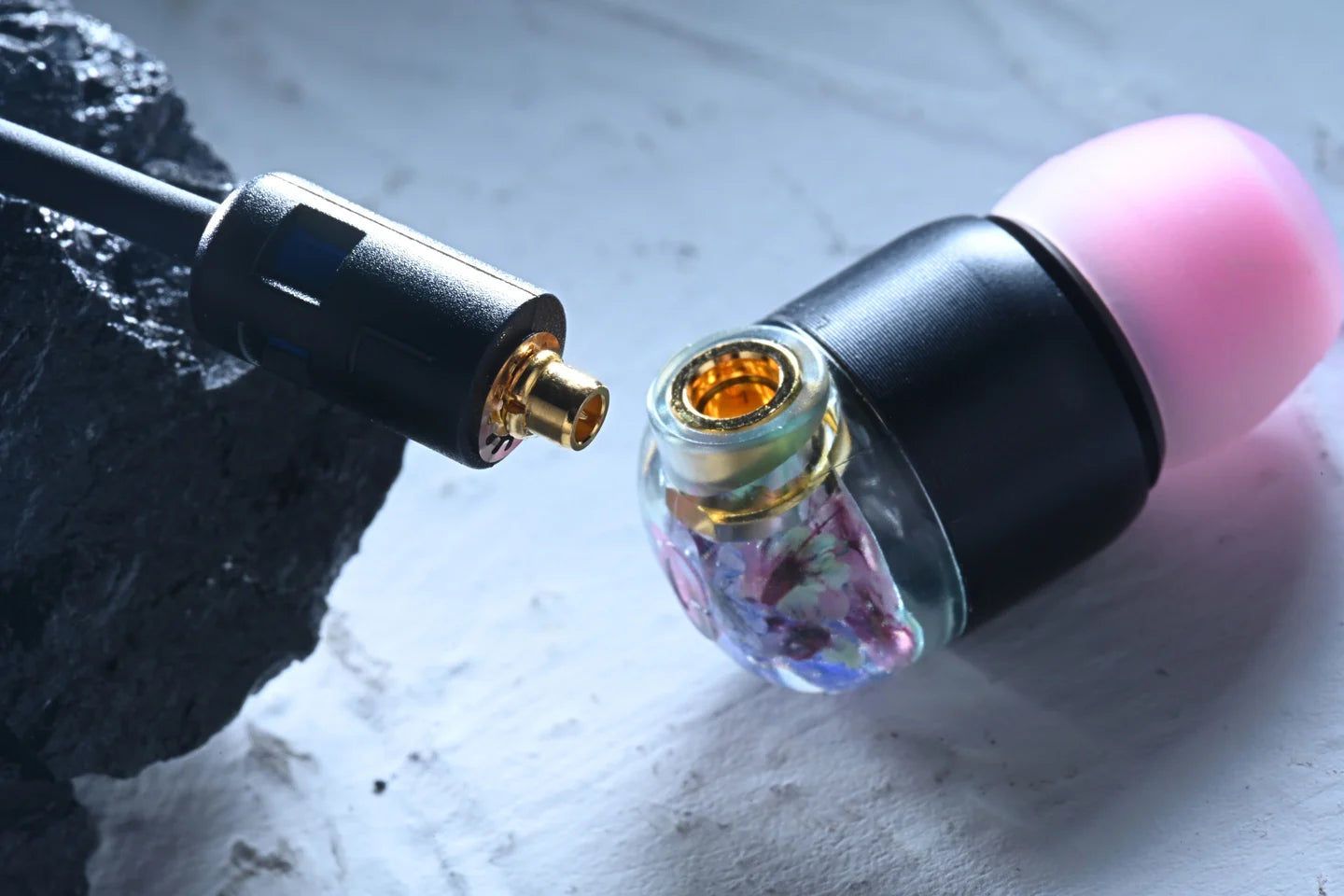 Intime Clivia & Hyacinth Handmade Earphones HK Limited Edition