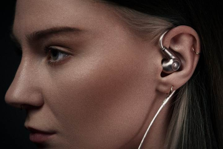 Meze Audio ASTRU Titanium Single Dynamic Driver IEM – 10mm Gold-Coated Diaphragm, Full Titanium CNC Shell, LC-OFC 4.4mm Balanced Cable, 5Hz-35kHz 32Ω Audiophile In-Ear Monitors