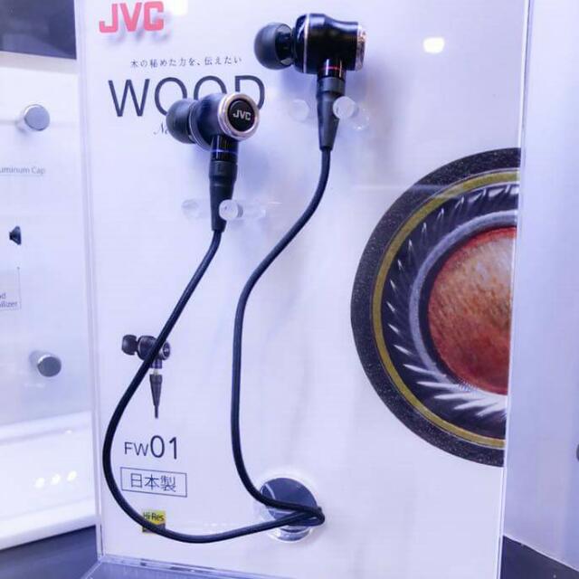 JVC HA-FW01 Hi-Res Wooden Dome Driver Earphone with 3.5mm MMCX Plug Ma